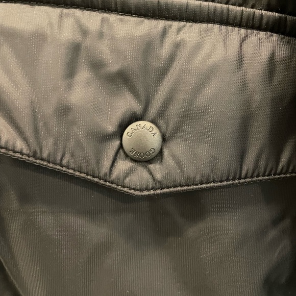 Canada Goose Reversible Bomber - Picture 5 of 8